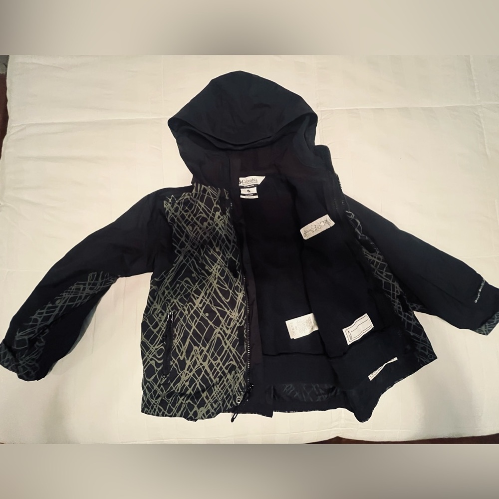 Columbia Interchange ski jacket, Boys size 6-7, Black/Gray, with zip out hoodie
